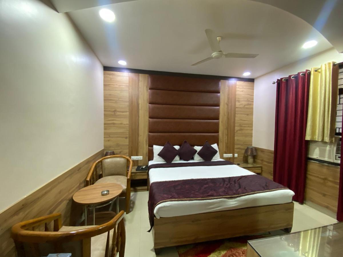 Hotel Pradeep Palace Горакхпур Экстерьер фото