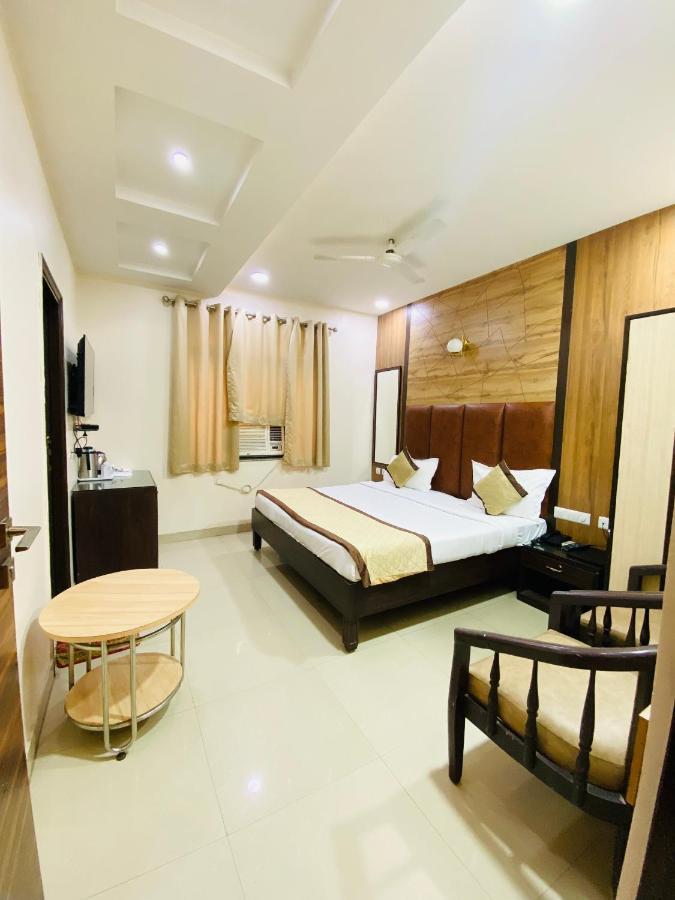 Hotel Pradeep Palace Горакхпур Экстерьер фото