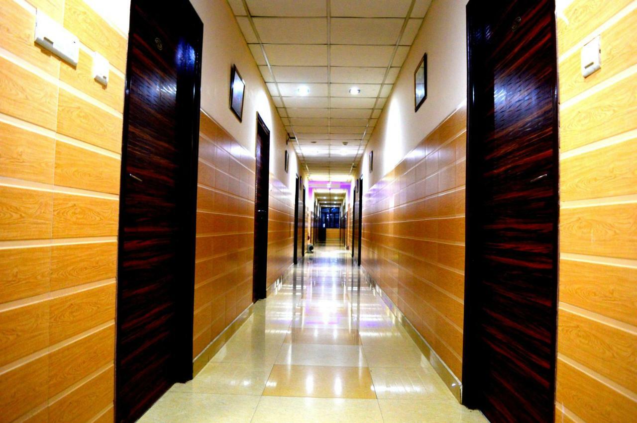 Hotel Pradeep Palace Горакхпур Экстерьер фото